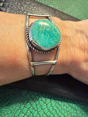 Turquoise Stone Silver Cuff Bracelet - Blue Green Center